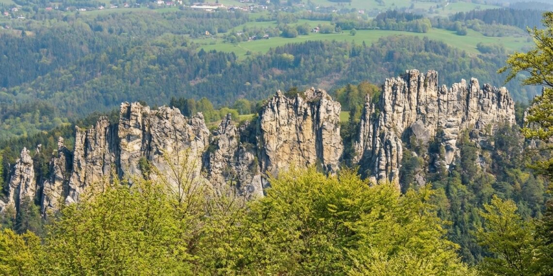 Besedické skály a ztracená frekvence oltáře, který přežil dobu temna