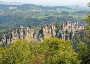 Besedické skály a ztracená frekvence oltáře, který přežil dobu temna